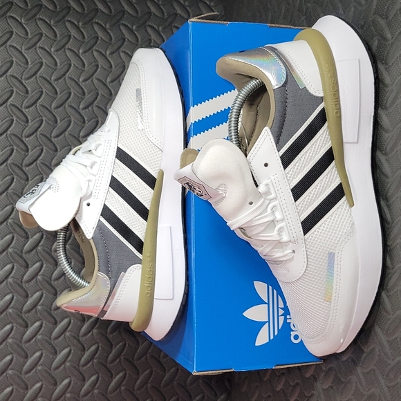 adidas | Shoes | Adidas Retroset J Space Mission 220 Women Size 8 | Poshmark